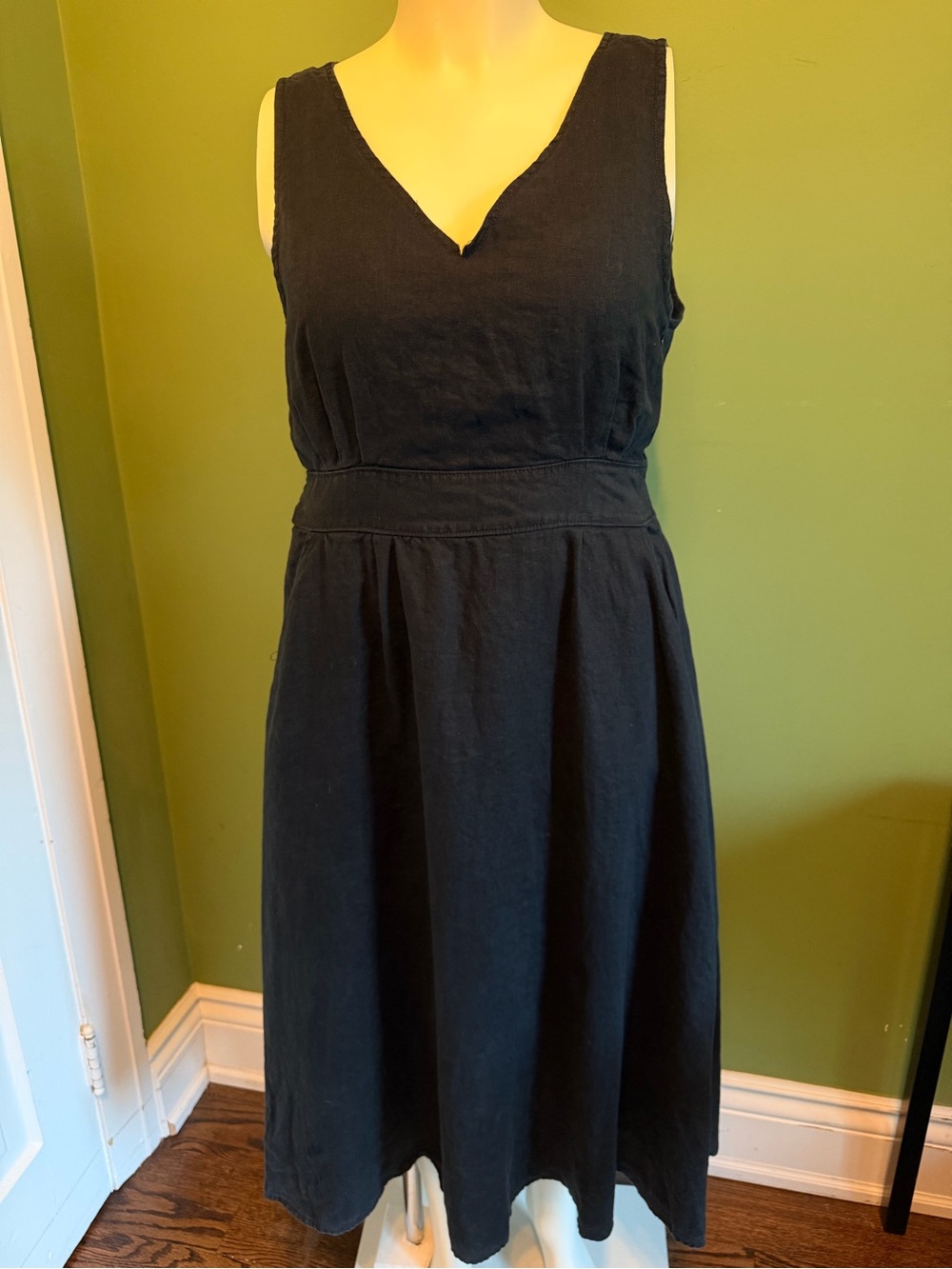 Cynthia Rowley Classic Navy Blue Sleeveless V-Neck Dress size 14